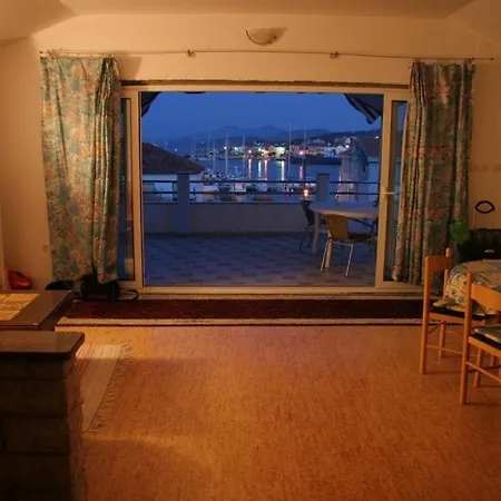 In With Sea View, Terrace, Air Conditioning, Wi-fi *