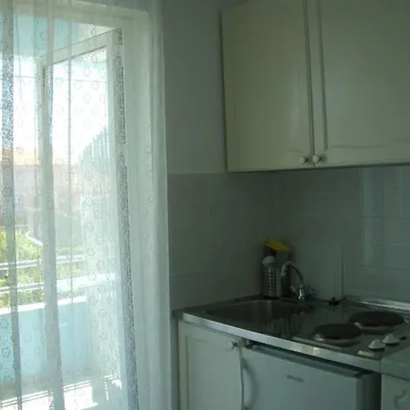 In With Sea View, Terrace, Air Conditioning, Wi-fi Lejlighed Kukljica