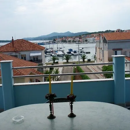 Lejlighed In With Sea View, Terrace, Air Conditioning, Wi-fi Kukljica