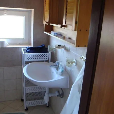 Lejlighed In With Sea View, Terrace, Air Conditioning, Wi-fi Kukljica