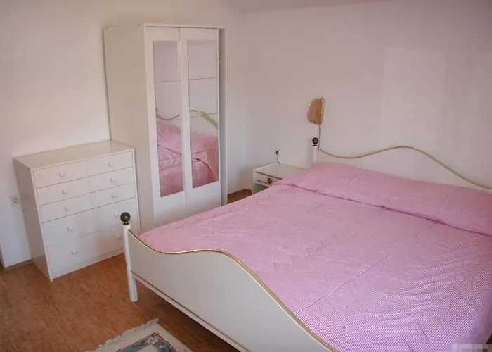 In With Sea View, Terrace, Air Conditioning, Wi-fi Apartmán Kukljica