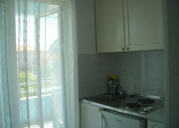In With Sea View, Terrace, Air Conditioning, Wi-fi Apartmán Kukljica