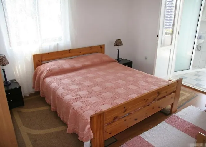 In With Sea View, Terrace, Air Conditioning, Wi-fi Kukljica